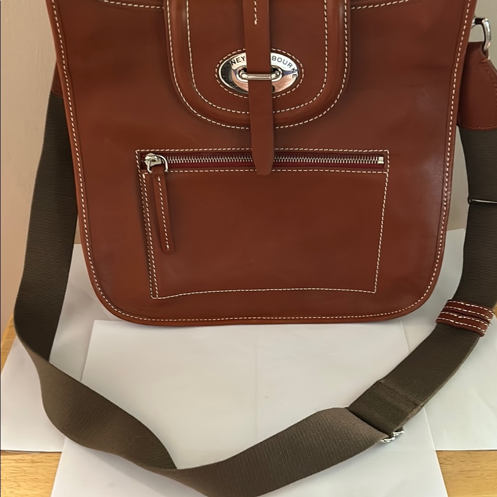 Dooney & Bourke Brown Crossbody Bag with Adjustable Strap and Minimalist Design